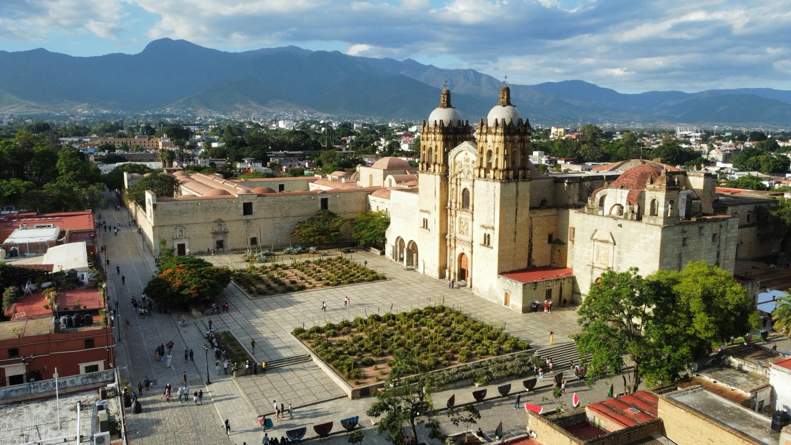 The Santo Domingo church in Oaxaca city, with the surrounding mountains.